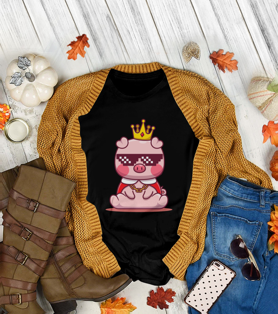 Cute Pig Sunglasses Crown Chain T-Shirt