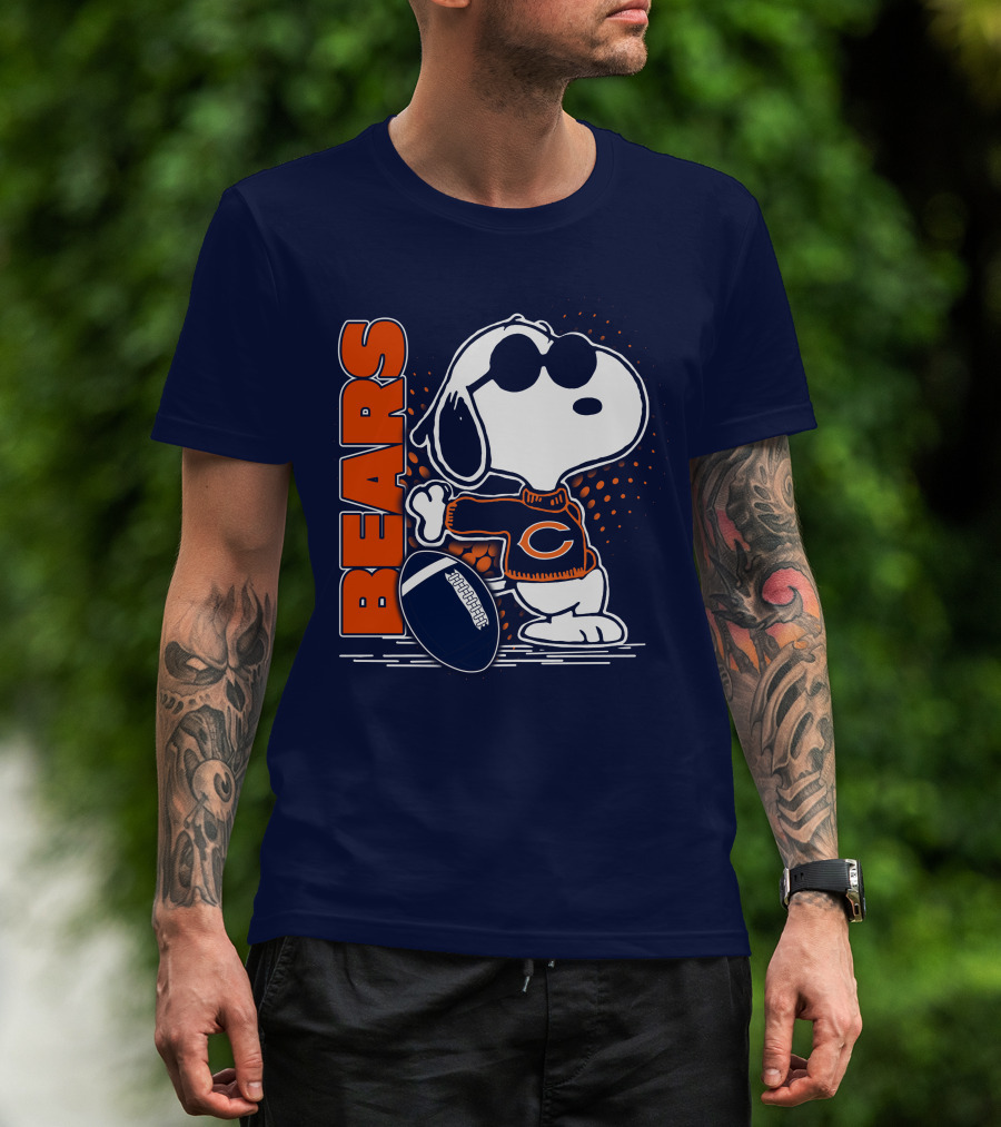 Chicago Bears Snoopy Football Sweater And Sunglasses T-Shirt
