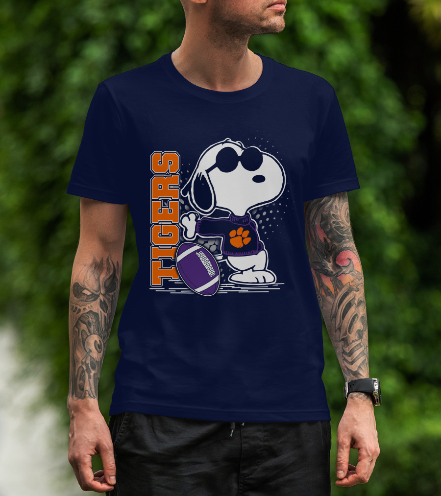 Tigers Snoopy Clemson Football Paw Print T-Shirt