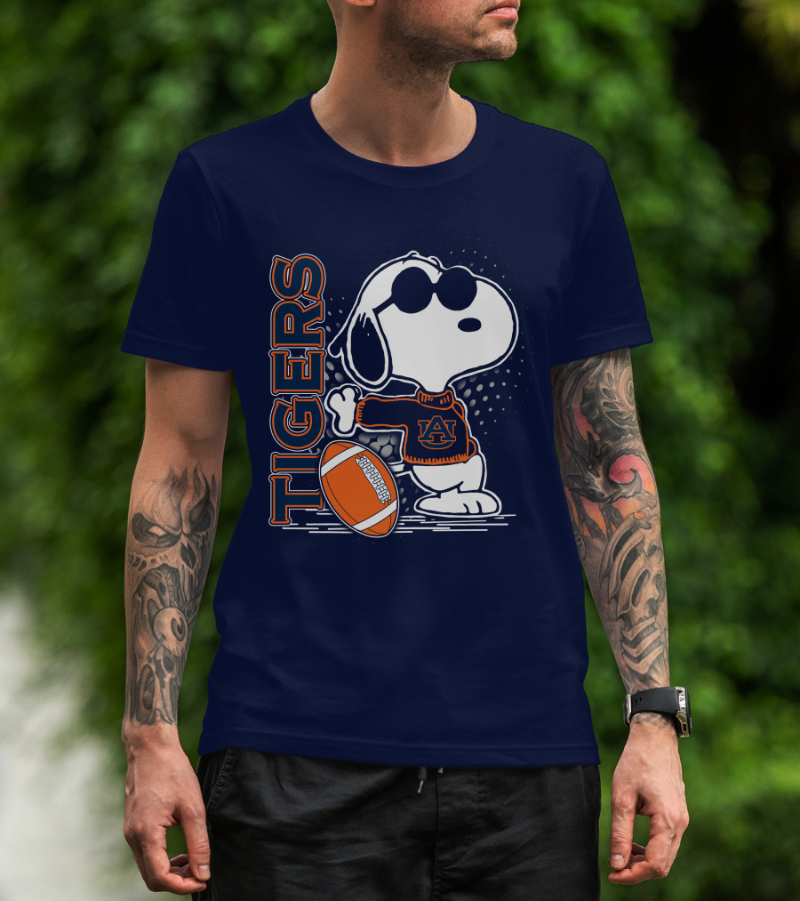 Snoopy Auburn Tigers Football T-Shirt