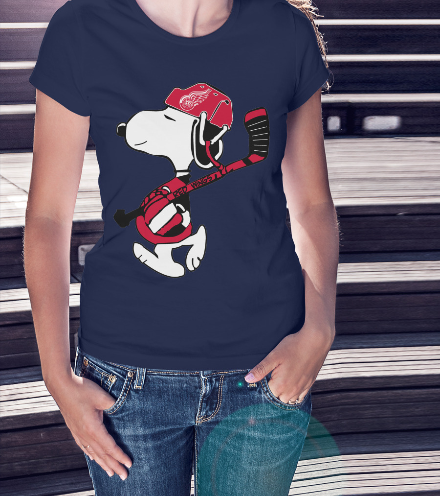 Snoopy Detroit Red Wings Hockey Enthusiast T-Shirt