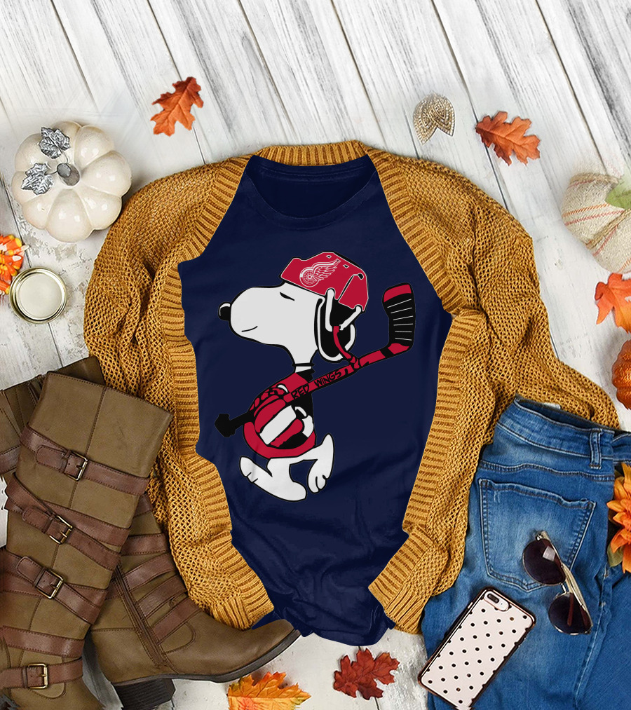 Snoopy Detroit Red Wings Hockey Enthusiast T-Shirt