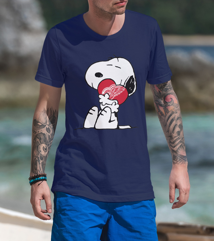 Detroit Redwings Snoopy Hugging Heart T-Shirt