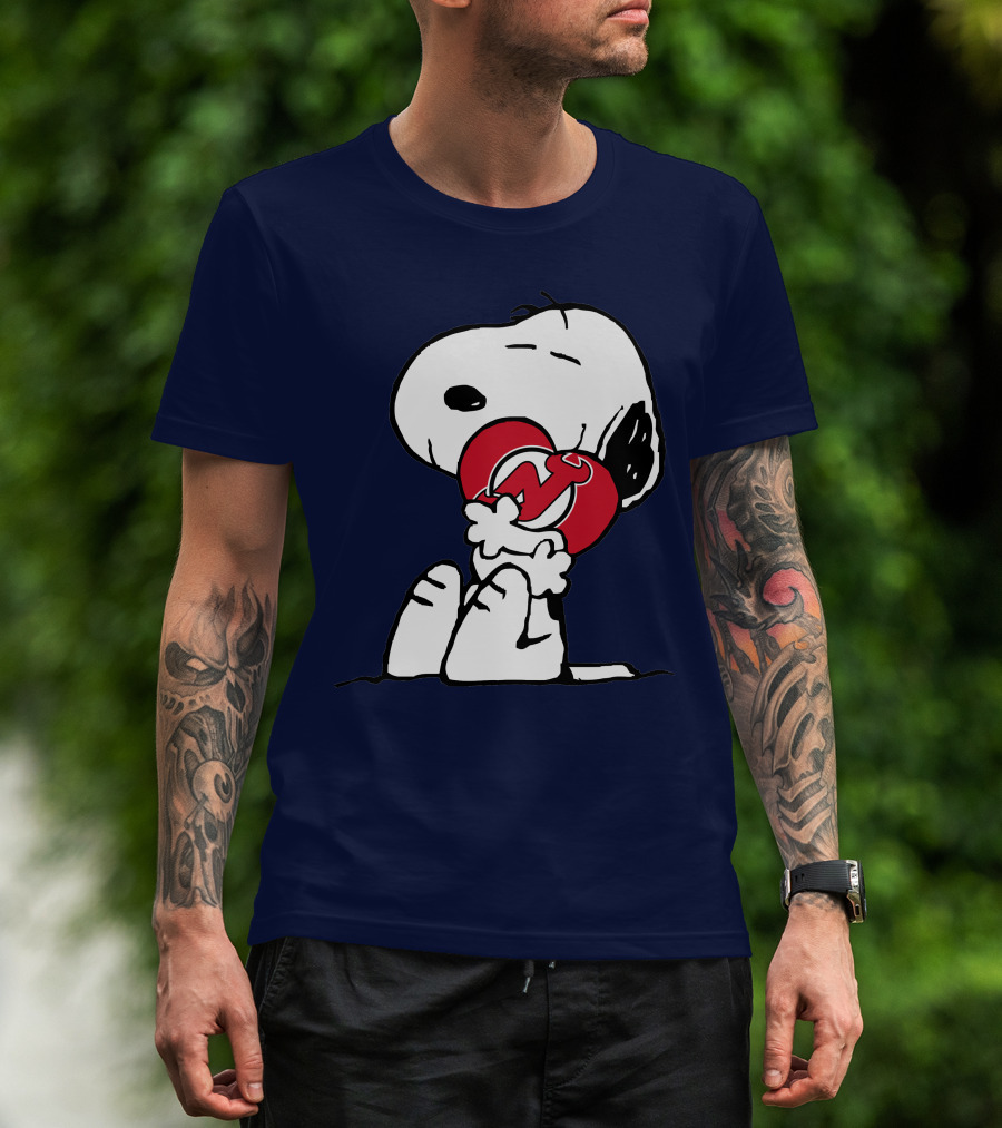 New Jersey Devils Snoopy Hugging Hockey T-Shirt