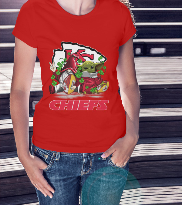 Kansas City Chiefs St. Patrick’s Day Baby Yoda And Gnome Football Shamrocks T-Shirt