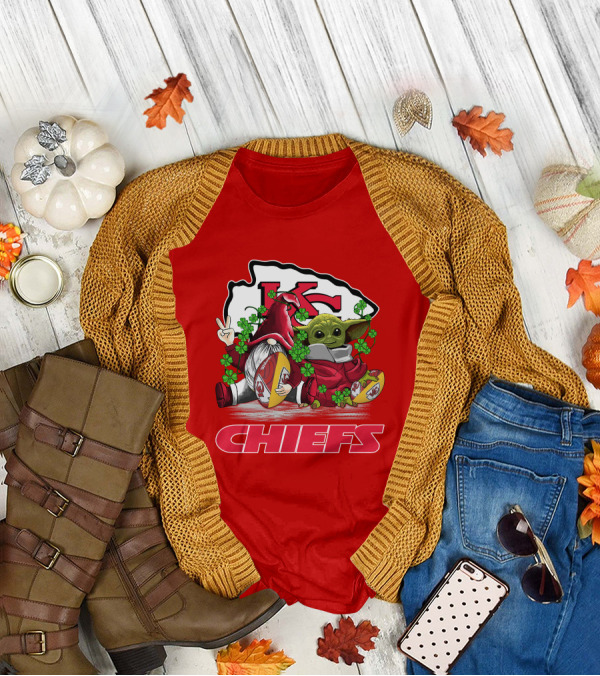 Kansas City Chiefs St. Patrick’s Day Baby Yoda And Gnome Football Shamrocks T-Shirt