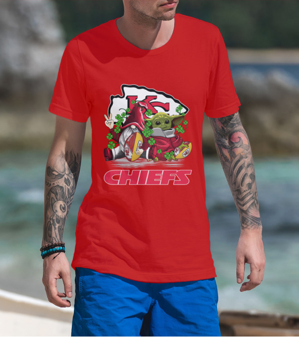 Kansas City Chiefs St. Patrick’s Day Baby Yoda And Gnome Football Shamrocks T-Shirt