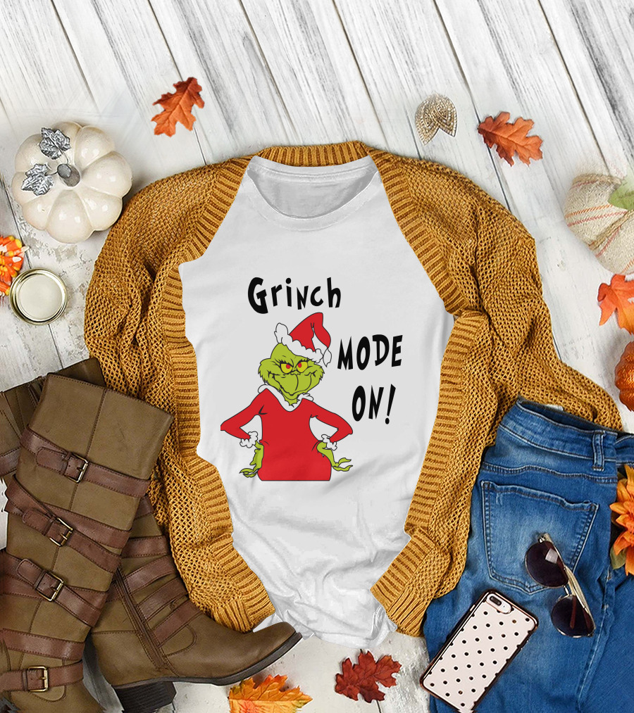 Grinch Mode On Santa Hat Red T-Shirt