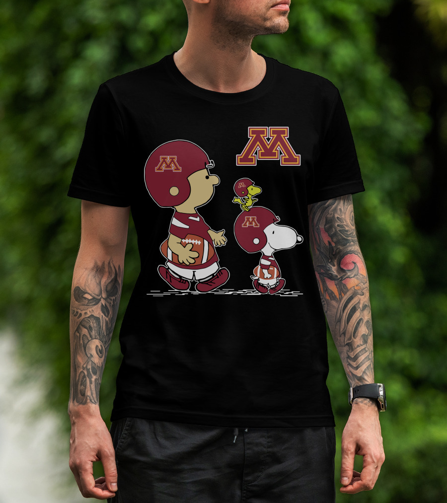 Minnesota Golden Gophers Charlie Brown Snoopy Football Player Helmets T-Shirt