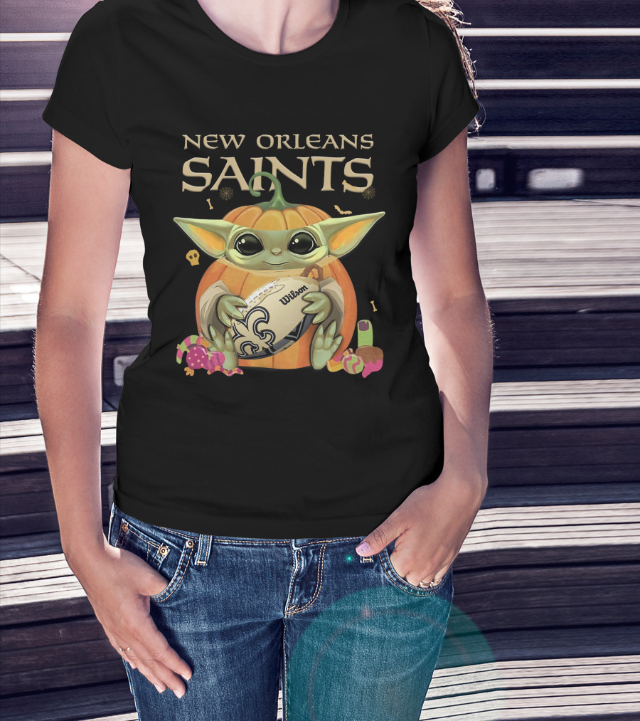 Yoda New Orleans Saints Halloween Football Pumpkin Wilson Ball T-Shirt
