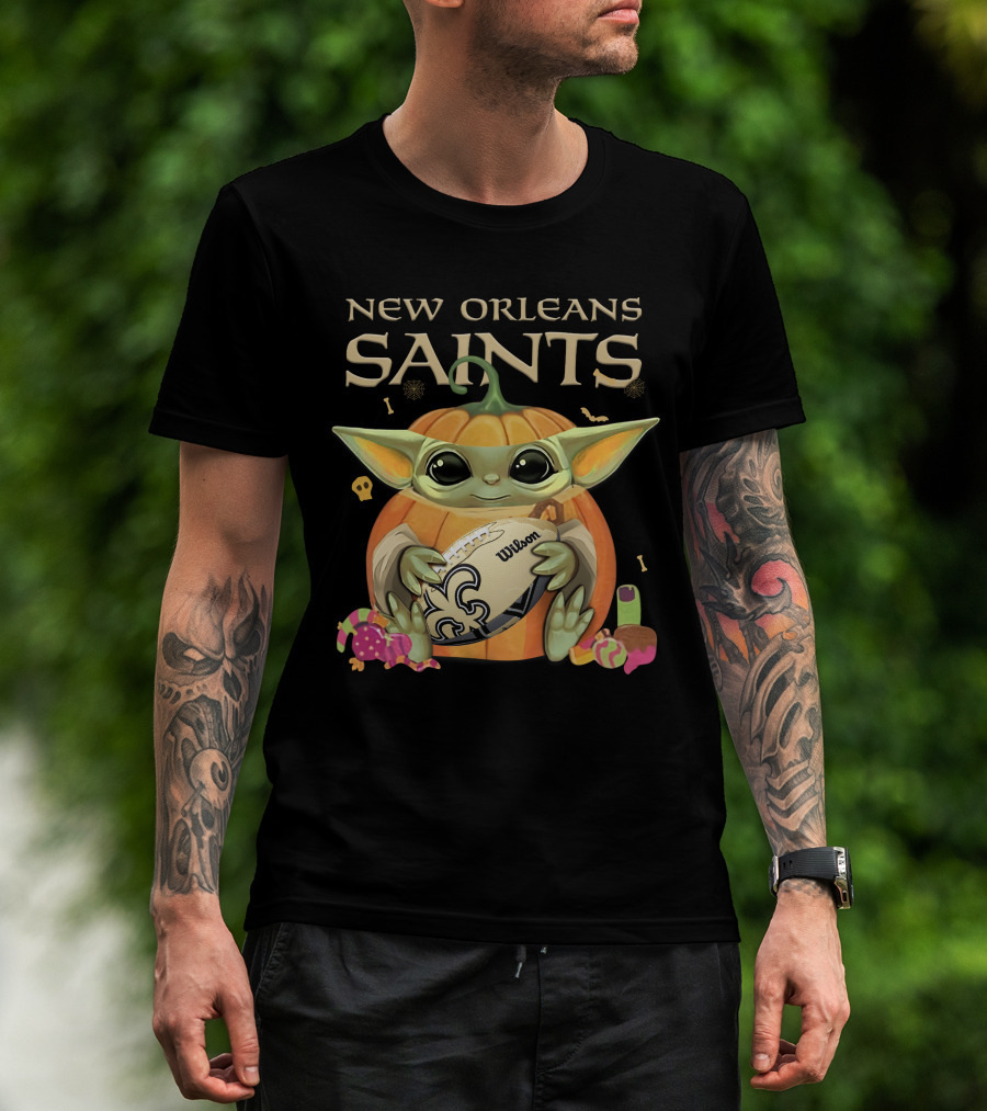 Yoda New Orleans Saints Halloween Football Pumpkin Wilson Ball T-Shirt