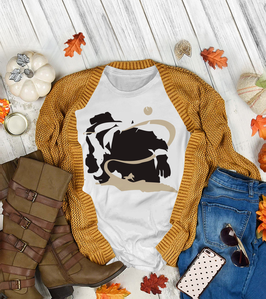 Outlaw Cowboy and Horse Silhouette with Moon in Desert Scene T-Shirt