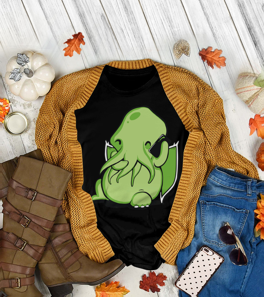 Prank Call Of Cthulhu Lovecraftian Creature with Phone T-Shirt