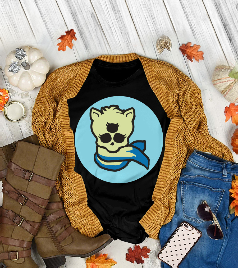 Algea Skull and Blue Scarf Cat in Circle T-Shirt
