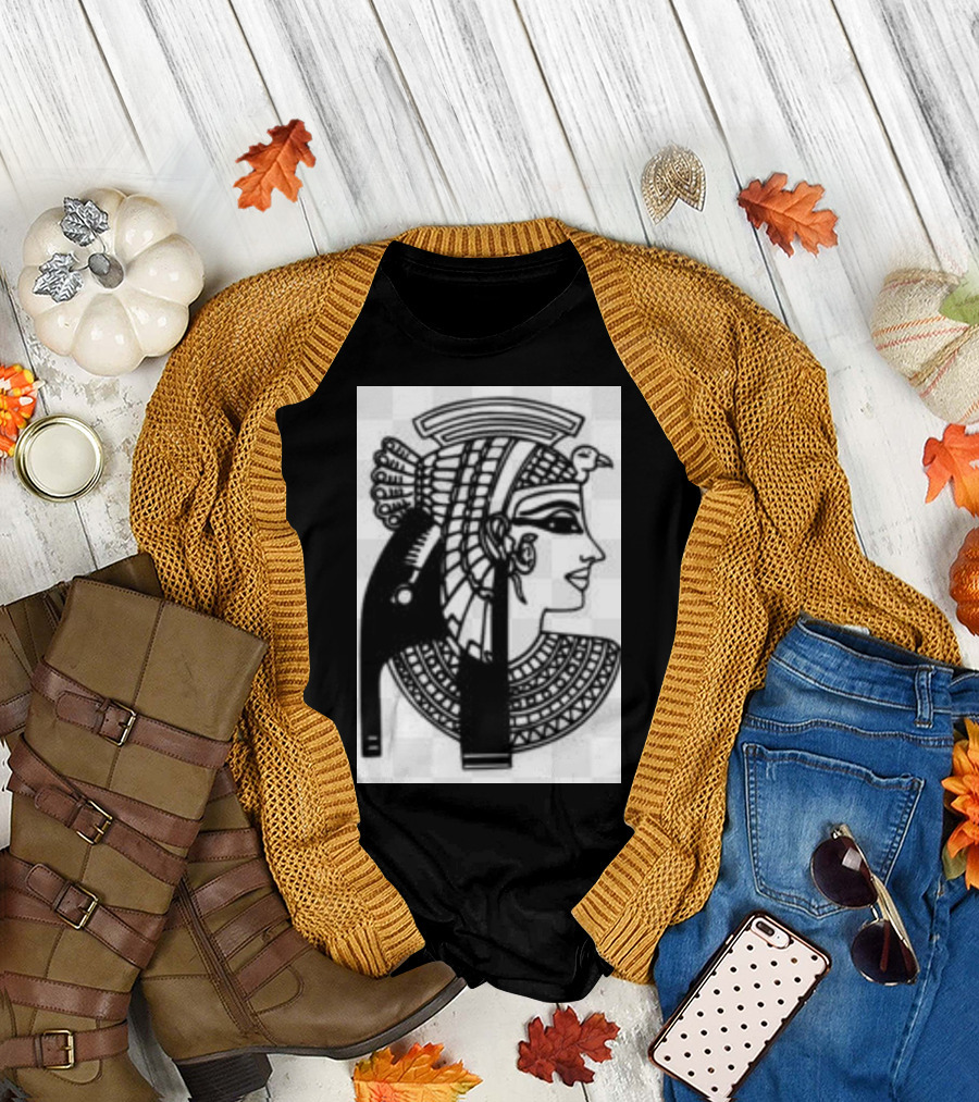 Ancient Egyptian Queen Nefertiti Profile with Uraeus and Intricate Neckpiece T-Shirt