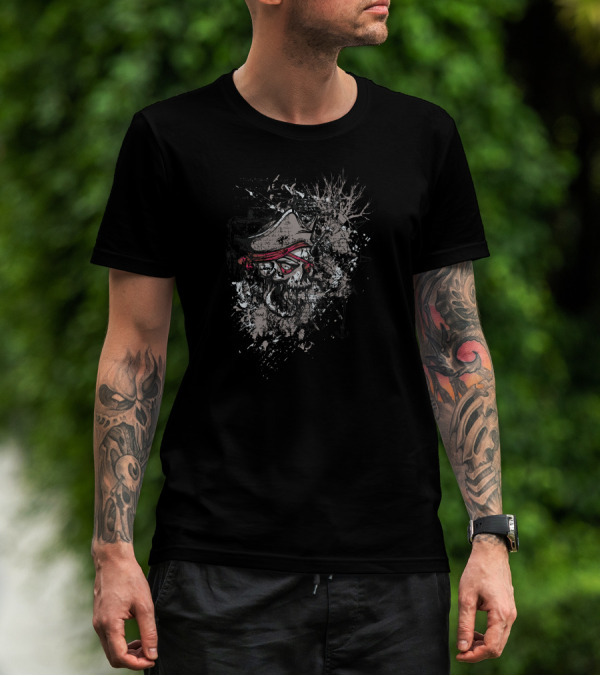 Unique Skulled Pirate Red Bandana Grungy Splatter T-Shirt
