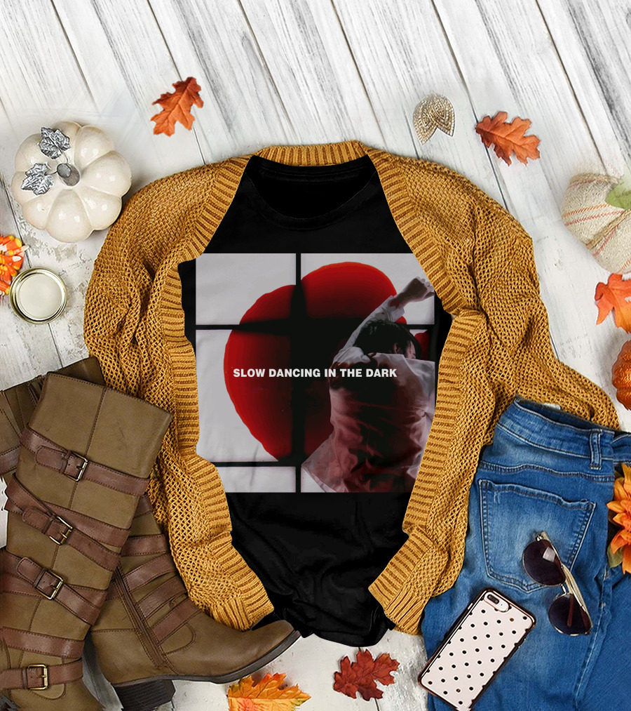 SLOW DANCING IN THE DARK Red Heart Background T-Shirt