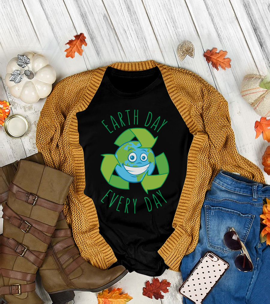 EARTH DAY EVERY DAY RECYCLE CARTOON EARTH T-Shirt