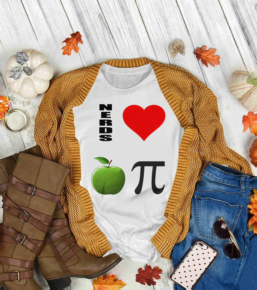 NERDS Love Apple Pi T-Shirt
