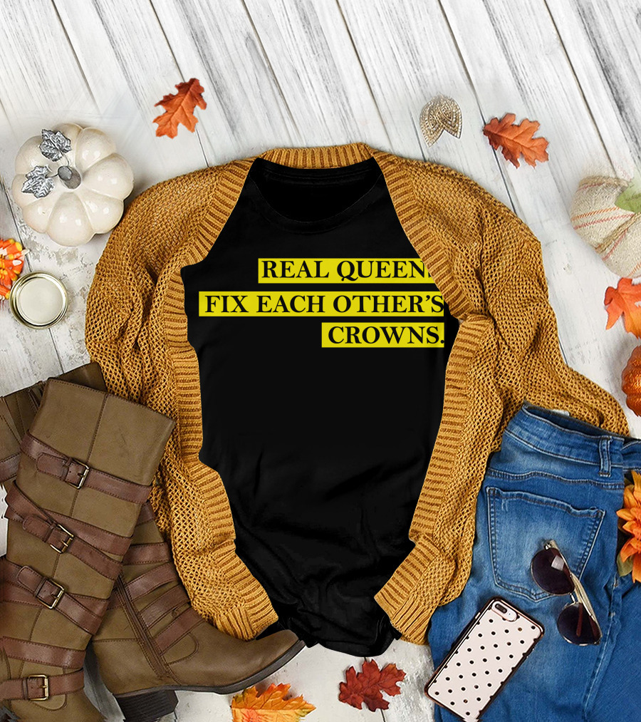 REAL QUEENS FIX EACH OTHER'S CROWNS T-Shirt