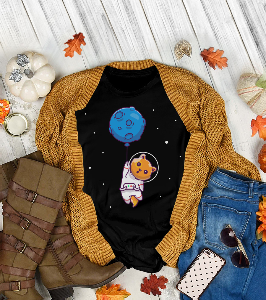 Astronaut Cat Holding Planet Balloon in Space Galaxy T-Shirt