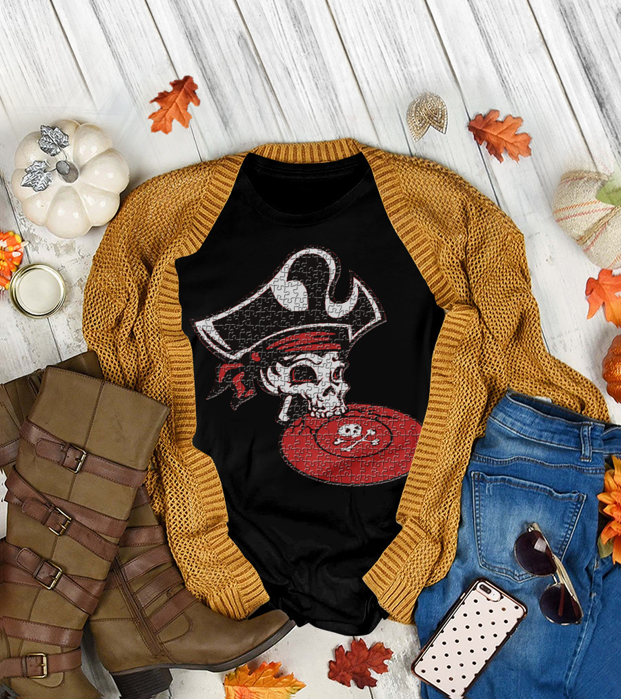 Pirate Skull with Frisbee Red Ultimate Disc Puzzle T-Shirt