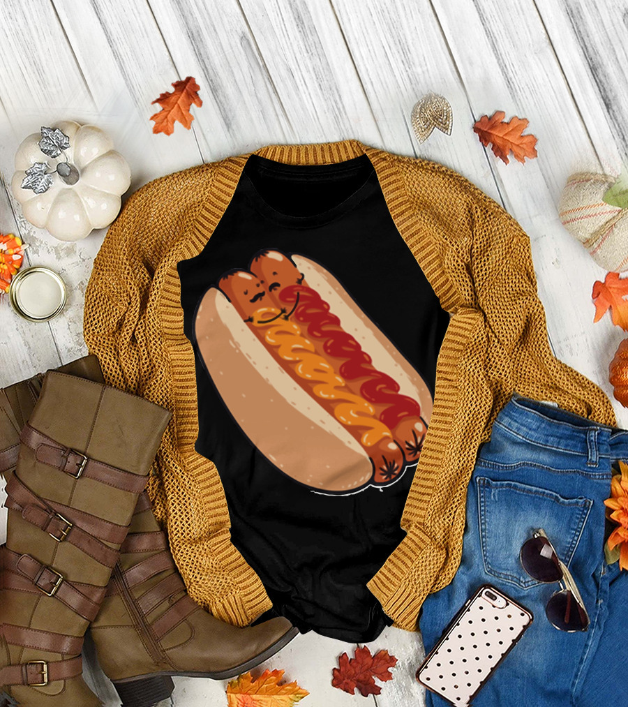 Hotdogs on a Bun Happy Food Couple T-Shirt