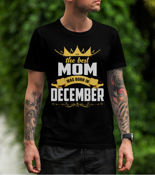 The Best Mom Was Born In December With Crown And Ribbons T-Shirt