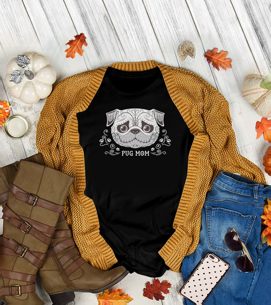 Pug Mom Sugar Skull Paw Print Swirls T-Shirt