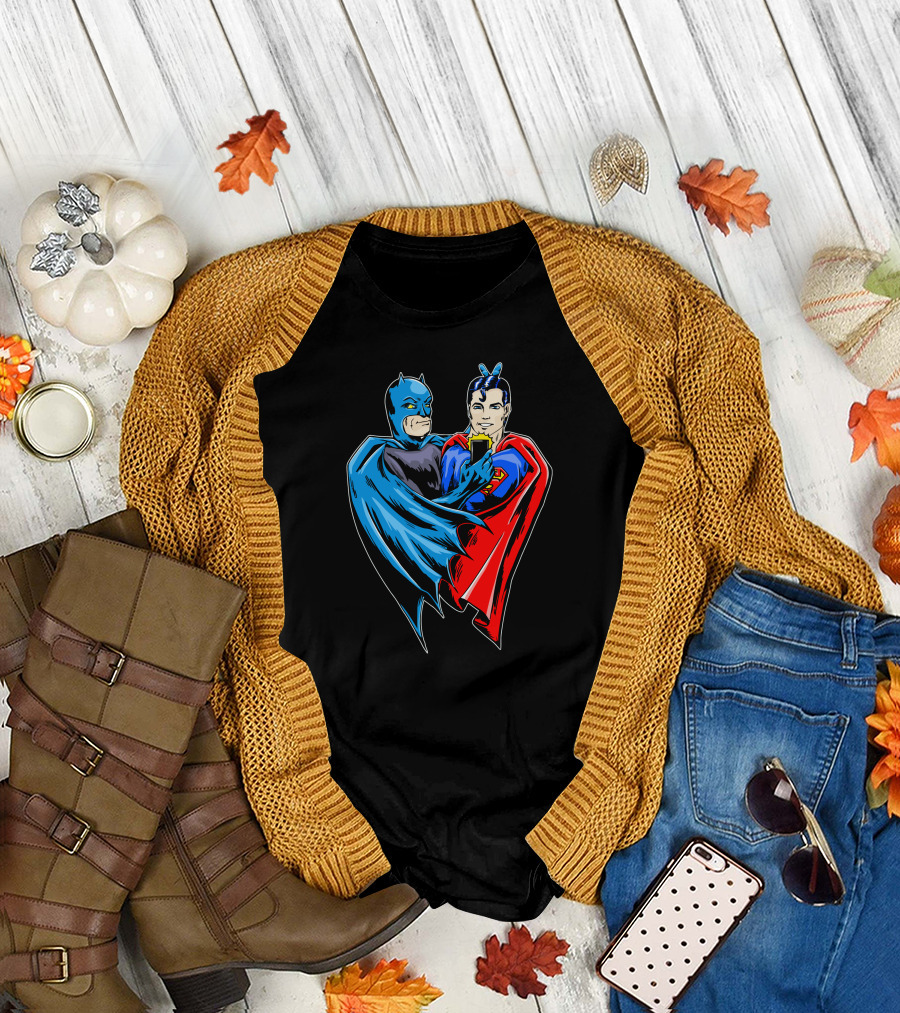 Super Selfie Batman and Superman Holding Phone T-Shirt