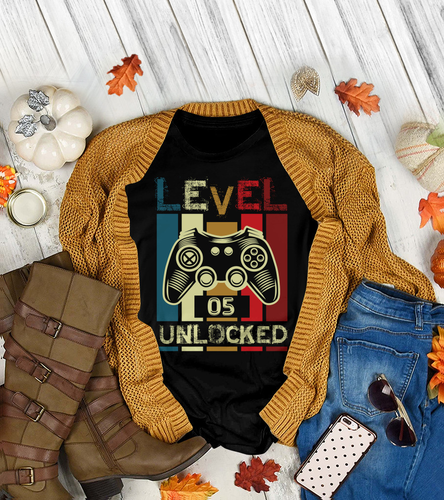 Level 05 Unlocked Video Game Controller T-Shirt