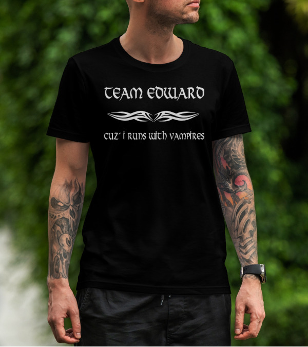 Team Edward Cuz I Runs With Vampires Twilight Breaking Dawn T-Shirt
