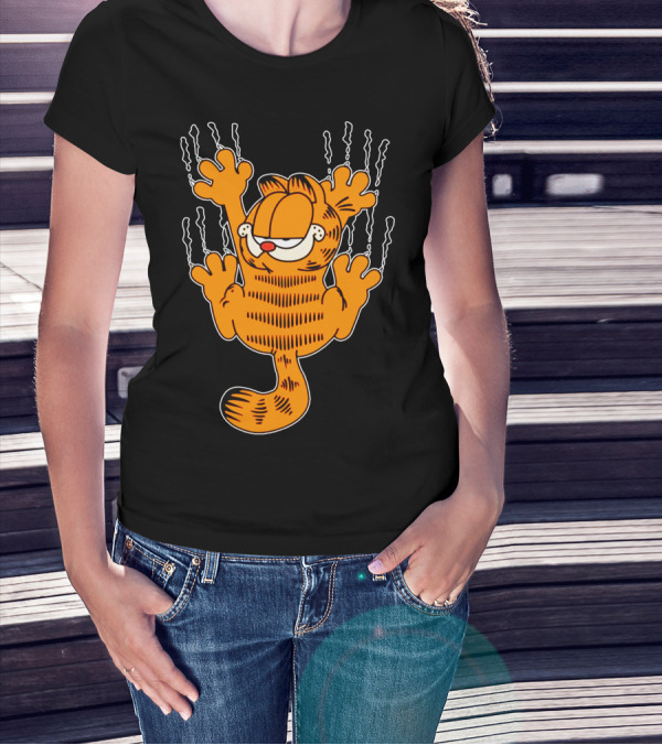 Garfield Climbing Up Scratching Wall T-Shirt