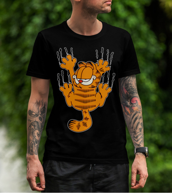 Garfield Climbing Up Scratching Wall T-Shirt