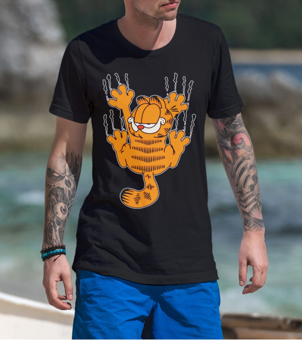 Garfield Climbing Up Scratching Wall T-Shirt