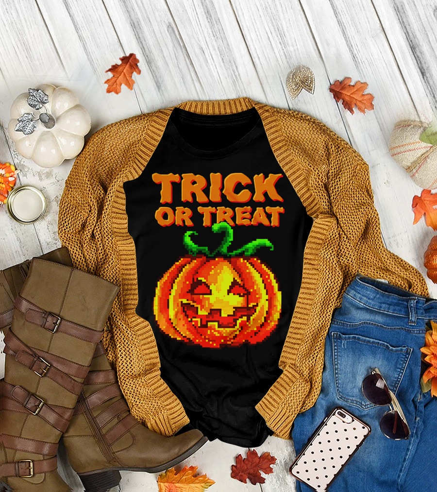 TRICK OR TREAT Pixel Pumpkin Vintage Halloween T-Shirt