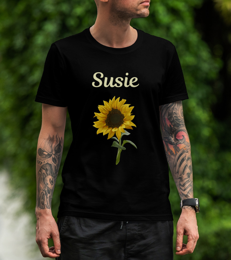 Man with tattoos models Susie Sunflower Flower T-Shirt outdoors.