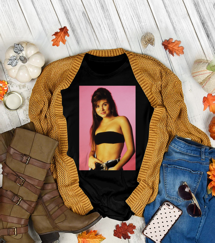 Kelly Kapowski Saved By The Bell Pink Background 90s T-Shirt