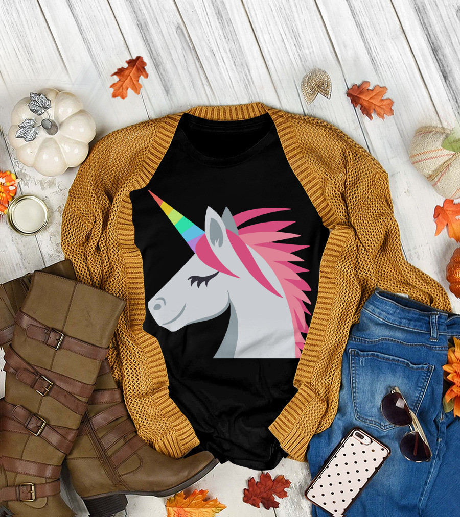 Cute Unicorns Head with Rainbow Horn and Pink Mane T-Shirt