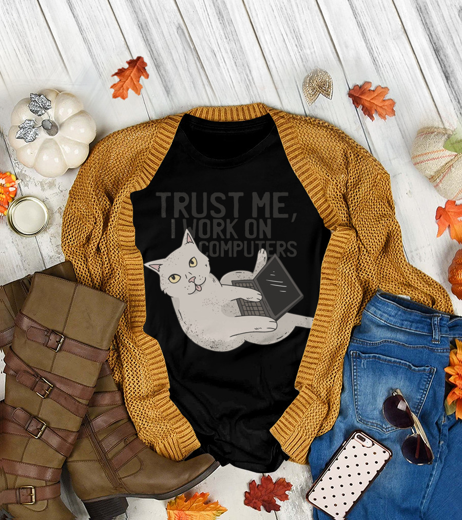 TRUST ME, I WORK ON COMPUTERS COMPUTER CAT T-Shirt
