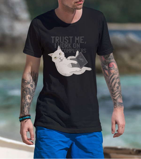 TRUST ME, I WORK ON COMPUTERS COMPUTER CAT T-Shirt