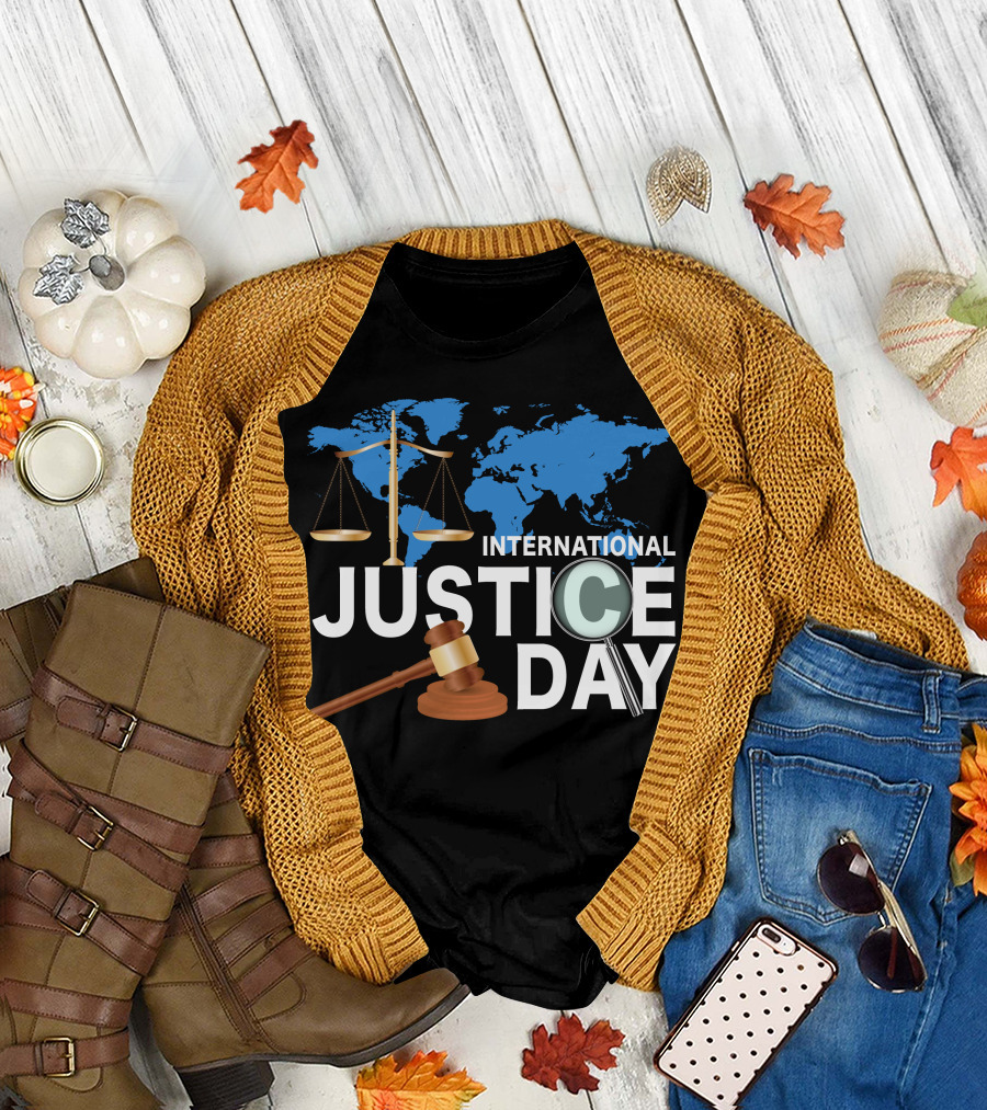 International Justice Day Gavel Scales Map Magnifying Glass T-Shirt