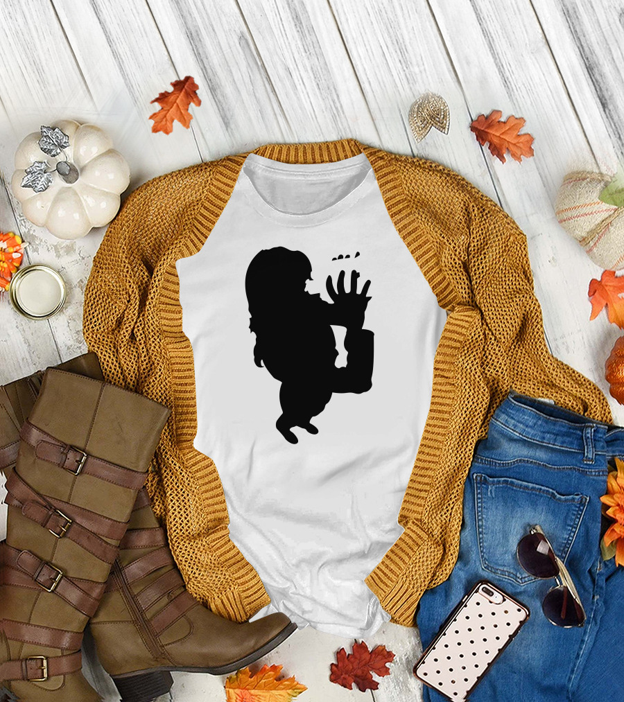 iCreep Bigfoot Silhouette Holding Binoculars T-Shirt