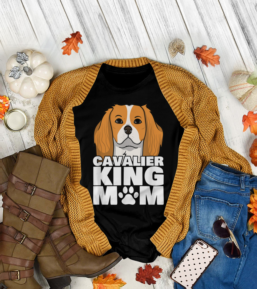 Cavalier King Charles Spaniel King Mom Paw T-Shirt