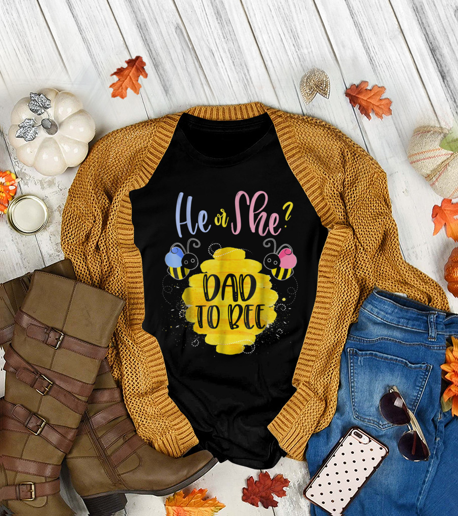He or She Dad to Bee Yellow Honeycomb and Blue Pink Bees Gender Reveal Concept T-Shirt