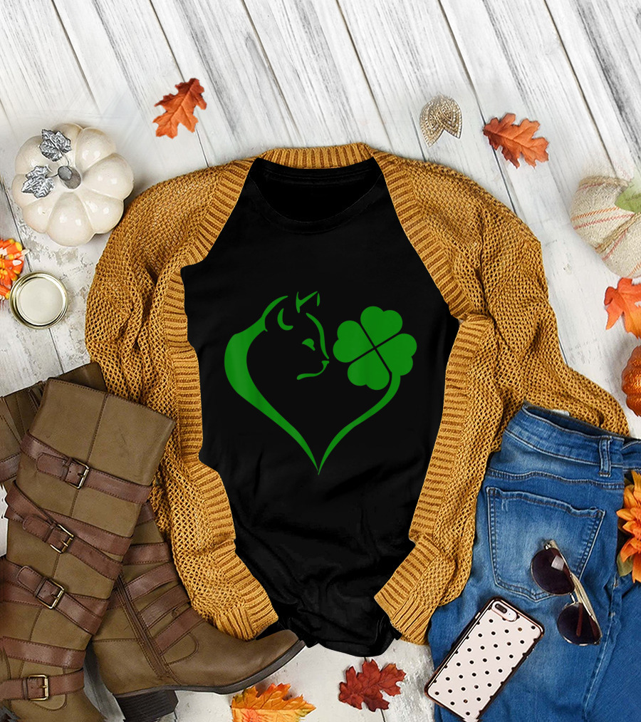 Cat and Shamrock Heart St Patrick's Day Cat Lover T-Shirt