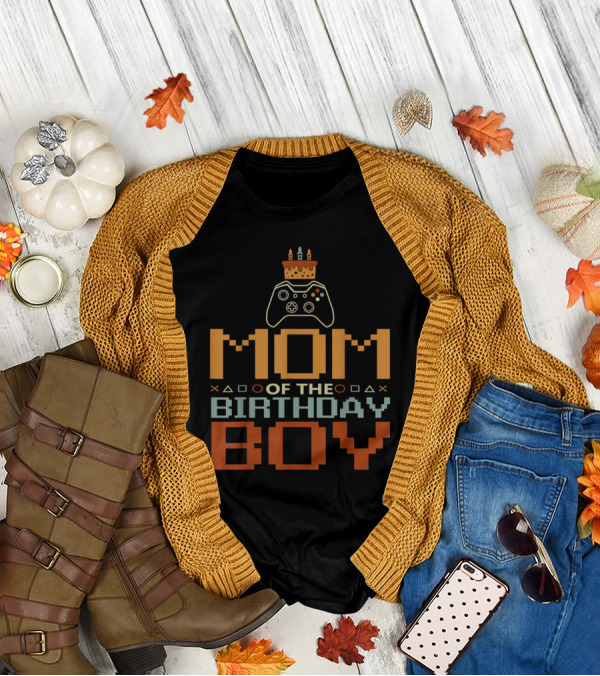 Mom Of The Birthday Boy Gamer Cake Controller T-Shirt