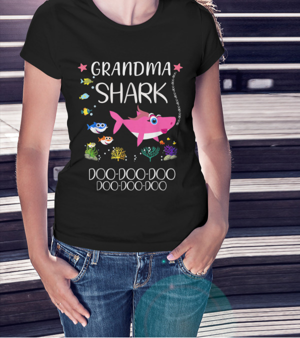 Grandma Shark Doo Doo Doo Doo Doo Family Matching Pink Shark T-Shirt