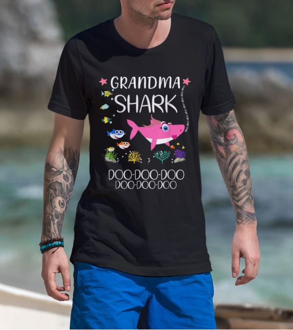 Grandma Shark Doo Doo Doo Doo Doo Family Matching Pink Shark T-Shirt