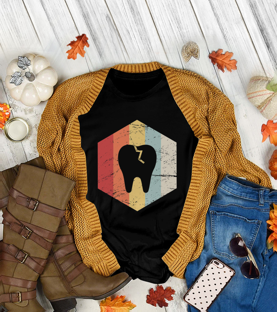 Cracked Tooth Retro 70s Dentist Icon Vintage Hexagon Stripes T-Shirt